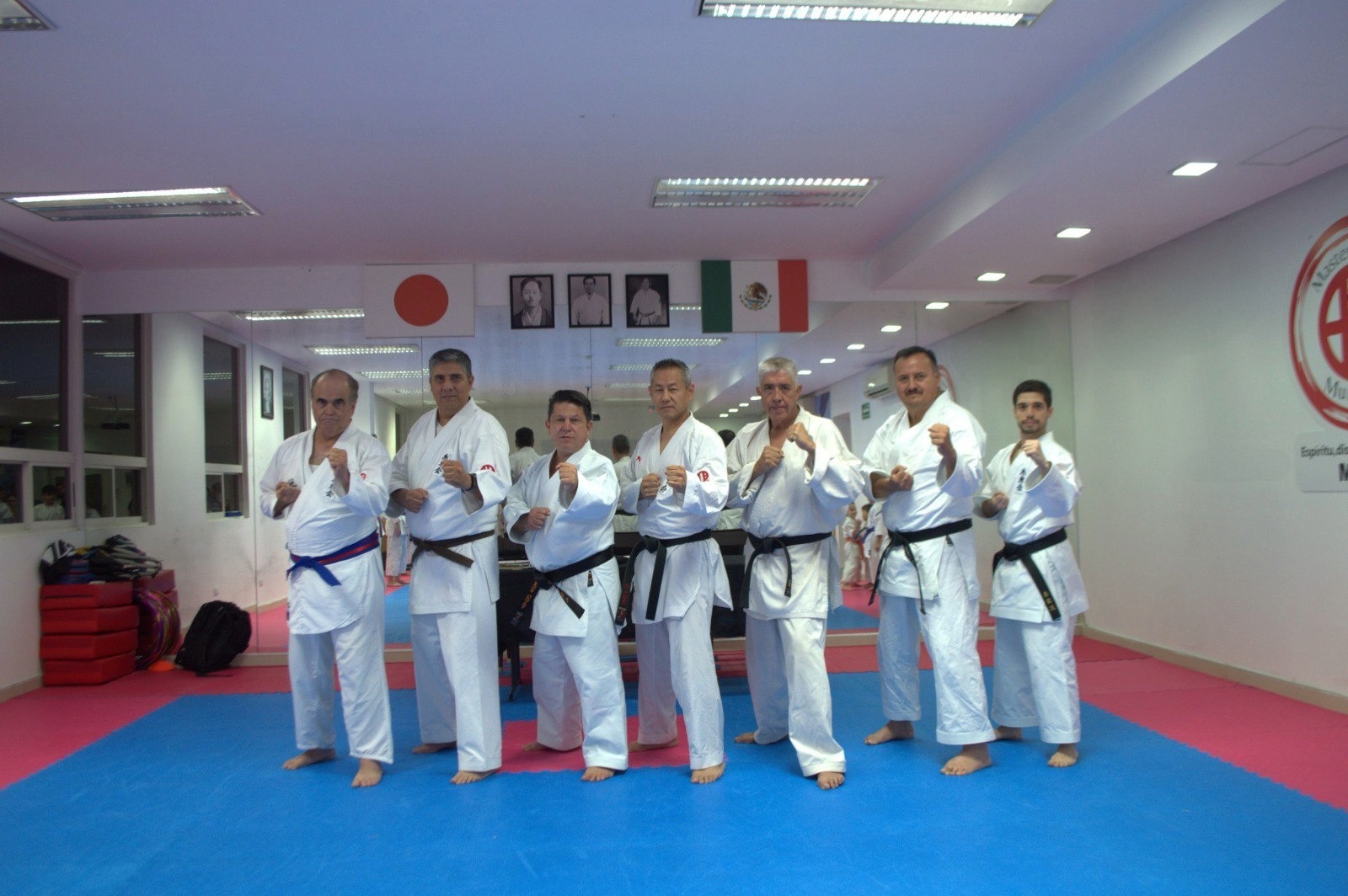 Fotografía tras un examen en MKM Obispado con el Shihan Alonso Murayama